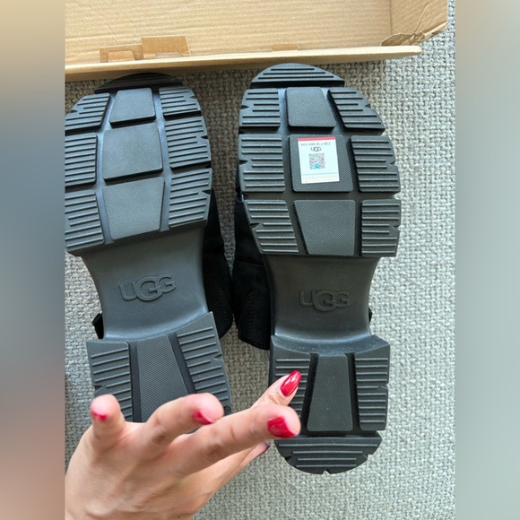 UGG Ashton Black Platform Slide Sandals Size 9 Women’s Chunky Criss Cross Strap - Picture 16 of 16